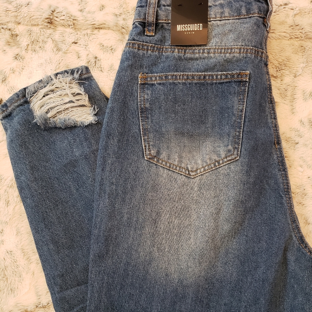 Misguided Riot High Rise Mom Jeans - Picture 6 of 7